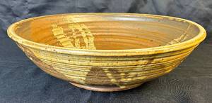 lot 71 image: Large 13.5 Pottery Bowl