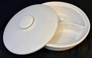 lot 67 image: Vintage 1958 Miramar of California 873 Covered Divided Casserole Dish