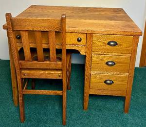 lot 40 image: Antique 4 Drawer Desk and Chair