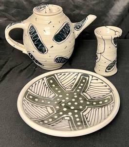 lot 92 image: Black and Off White Pottery Collection