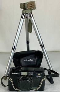 lot 61 image: Minolta Hi-Matic S 35mm Film Camera 12.7 f38mm with case