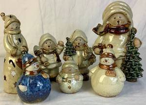 lot 142 image: Vintage Ceramic Snowman and Bears Figurines