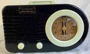 lot 159 image: Vintage Crosley CR-2 Collectors Edition Radio AMFM Cassette