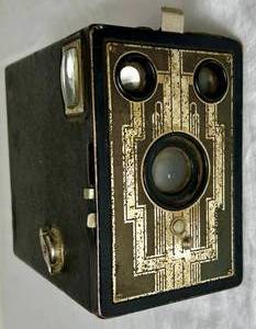 lot 33 image: 1930s Kodak Six-16 Brownie Camera