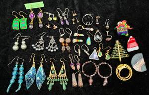 lot 113 image: Collection of Earrings and Pins