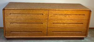 lot 118 image: 6 Drawer Lowboy Dresser