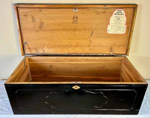 lot 120 image: Lane Cedar Chest Style NO 8440X