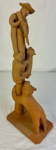 lot 122 image: Mestre Manuel Vitalino Terracotta Sculpture Hunter with Bears