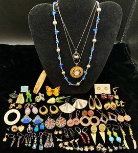 lot 140 image: Large Costume Jewelry Lot