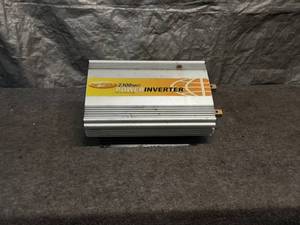 lot 9 image: Used 2300 Watt Power Inverter with Dual AC Outlets