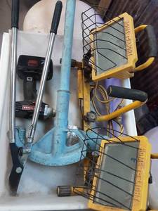 lot 19 image: Lot of Handheld Tools and Dual Floodlight Set
