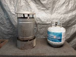 lot 27 image: Used 80,000 BTU Propane Gas Heater with Propane Tank