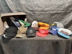 lot 33 image: Collection of Vintage and Branded Baseball Caps