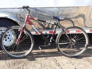 lot 40 image: Magna Great Divide Mountain Bike