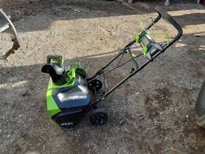 lot 42 image: Greenworks 40V 20-Inch Cordless Snow Thrower