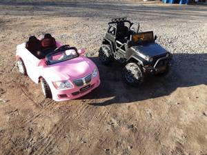 lot 47 image: Set of 2 Kids Electric Ride-On Cars - Pink Coupe & Black SUV