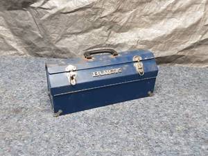 lot 54 image: Vintage Buick Blue Metal Toolbox with Mixed Wrenches
