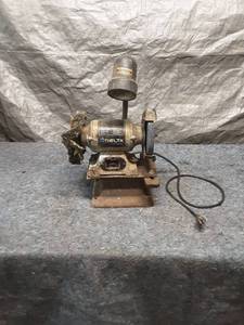 lot 77 image: Delta Shopmaster Grinder with Attached Lamp
