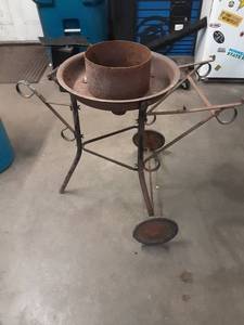 lot 108 image: Antique Blacksmith Blower Forge with Wheels