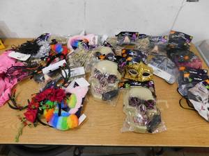 lot 16 image: Assorted Halloween Items