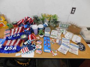 lot 20 image: HomeFourth of July Decor
