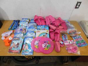 lot 25 image: Assorted Summer Goods