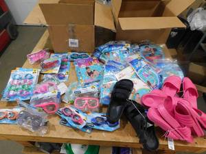 lot 28 image: Assorted Summer Goods