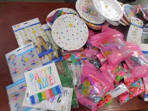 lot 49 image: Party Supplies