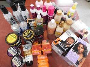 lot 59 image: Assortment of Ladies and Mens Bathroom Supplies