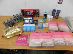 lot 76 image: Assortment of Mens and Ladies Bathroom Products