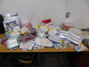 lot 105 image: Party Supplies