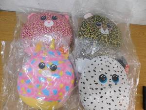 lot 121 image: (4) Plushies