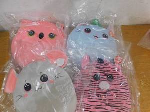 lot 123 image: (4) Plushies