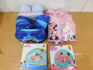 lot 125 image: Life Vests W Pools