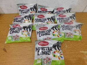 lot 134 image: (10) 16 Pack Albanese Gummy worms and Bears