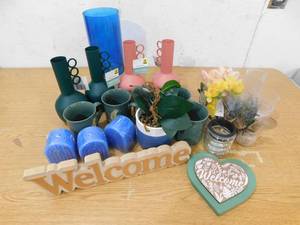 lot 138 image: Home Decor Lot