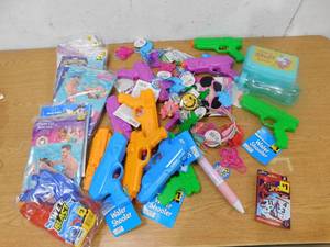 lot 173 image: Toy lot