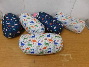 lot 183 image: (5) Kid Pillows