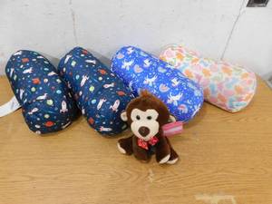 lot 189 image: (4) Kids Pillows and Stuffed Animal