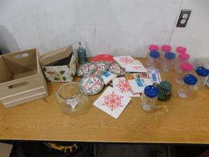 lot 212 image: Assorted Home Goods
