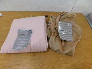 lot 218 image: (2) Throw Blankets