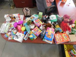 lot 226 image: Assortment of House Goods