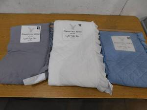 lot 227 image: (3) Plush Blankets