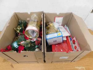 lot 235 image: Christmas Decor