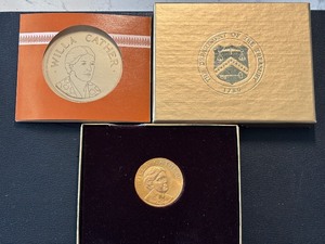 lot 4 image: 1981 Willa Cather Gold Medallion