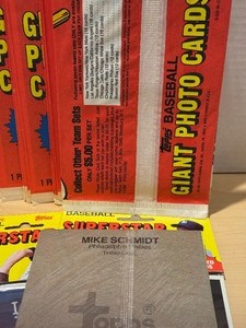lot 270 image: 1981 Topps Superstar Photos & Giant Photo Cards Sealed Packs LK