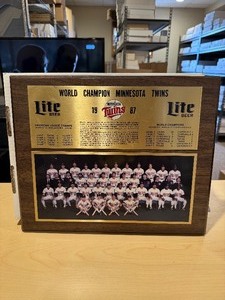 lot 344 image: 1987 Minnesota Twins World Champion Lite Beer Plaque