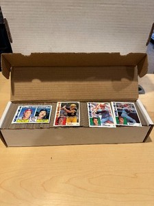 lot 372 image: 1984 Topps Baseball Cards - Lot of 800