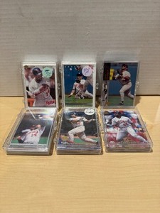 lot 377 image: (6) Minnesota Twins Team Sets