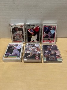 lot 378 image: (6) Minnesota Twins Team Sets